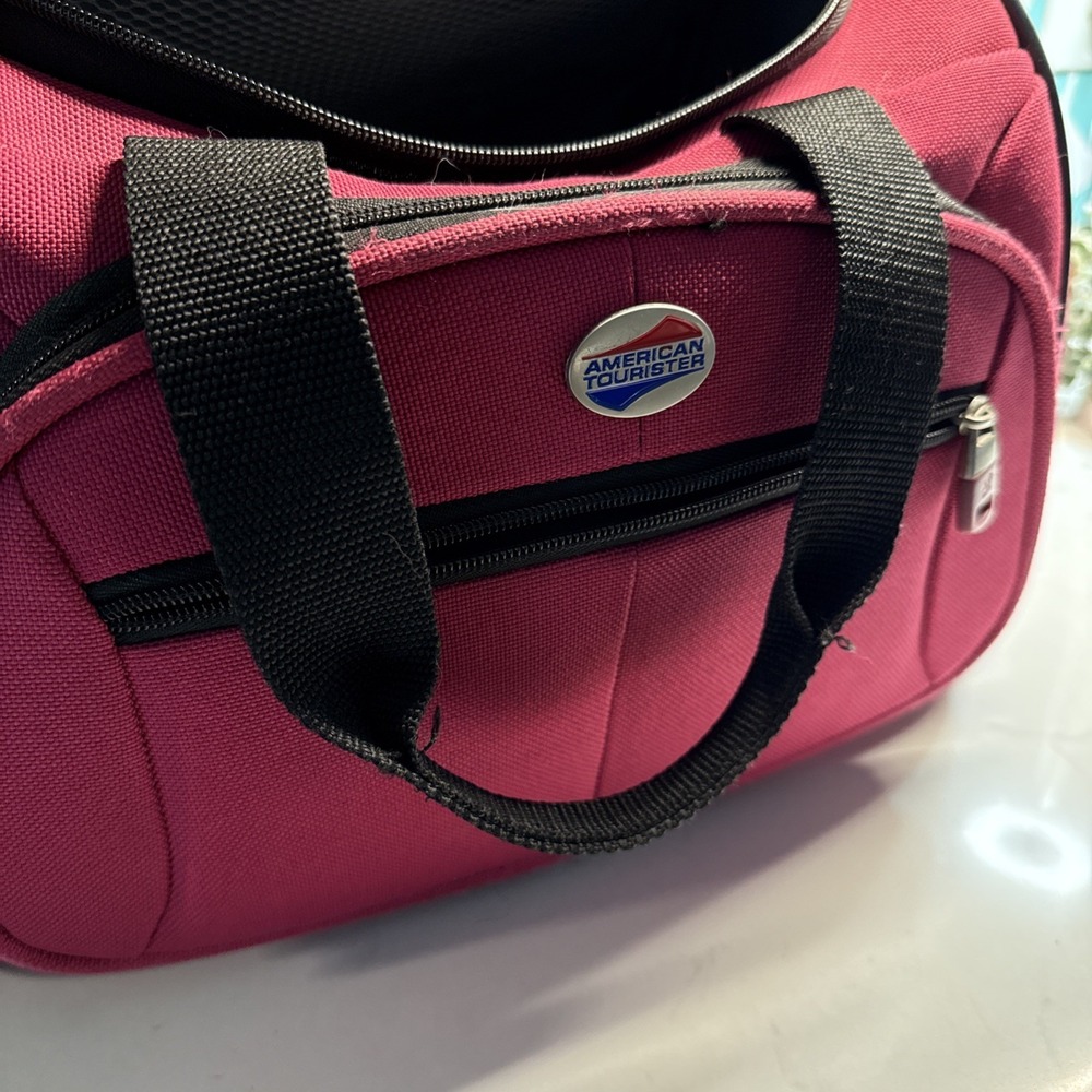 American Tourist PINK Travel CarryOn Overnight Bag Duffle Bag Gym Bag 14"x12"x9" - Picture 2 of 9